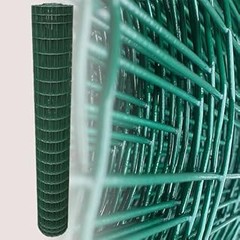 Vallas Metálicas Verdes vs. Vallas de Madera: ¿Cuál elegir?
